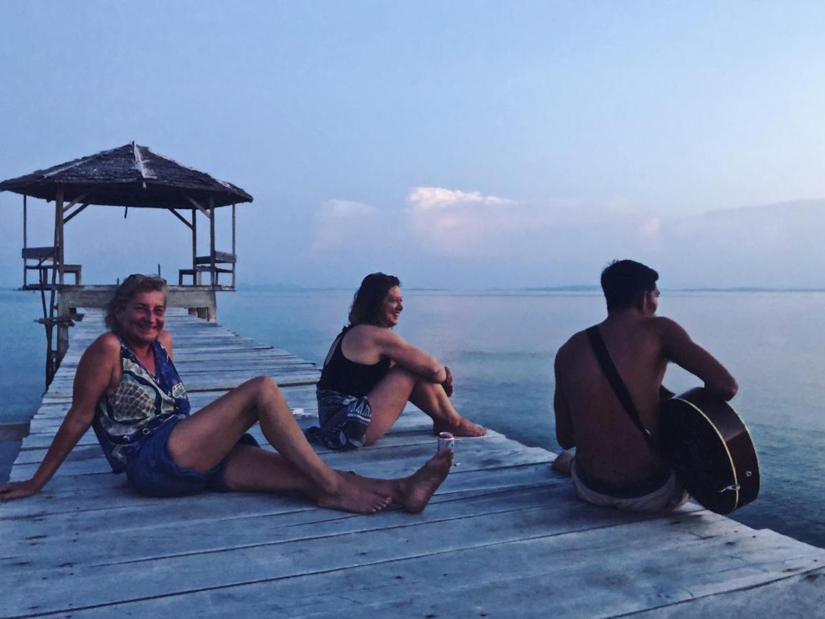 Sanctum Una Una Eco Dive Resort Pulau Unauna Екстер'єр фото