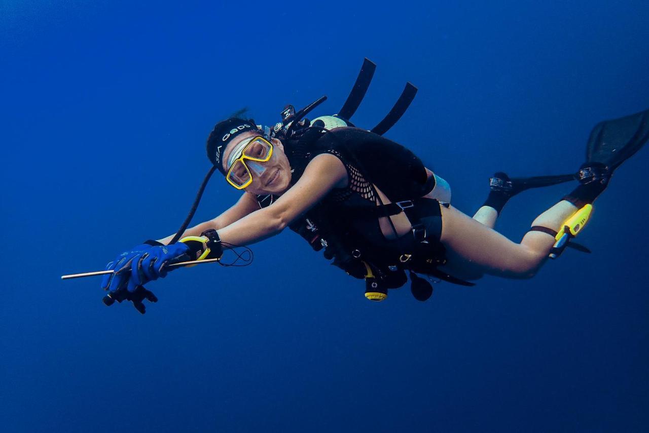 Sanctum Una Una Eco Dive Resort Pulau Unauna Екстер'єр фото