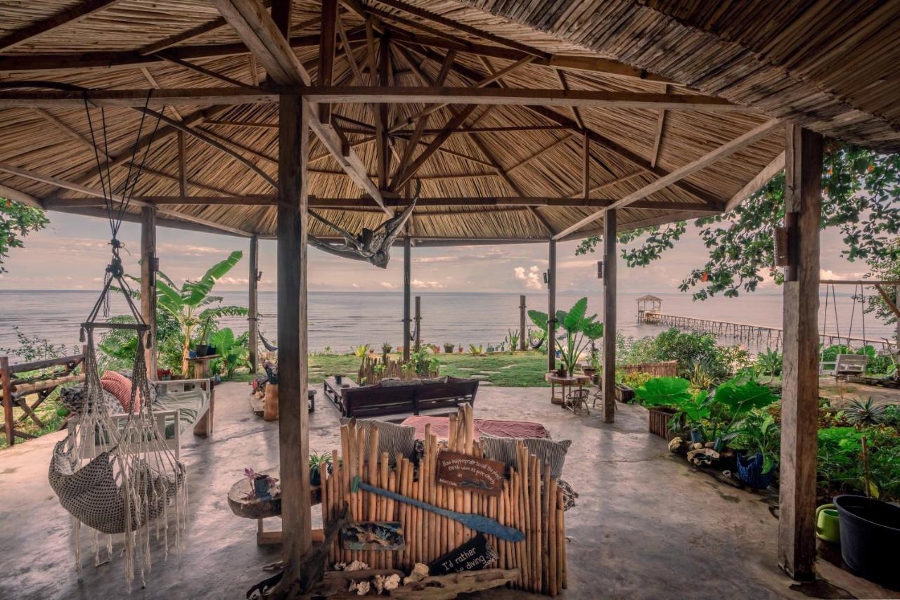 Sanctum Una Una Eco Dive Resort Pulau Unauna Екстер'єр фото